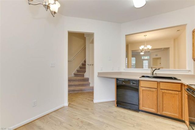 817 Oak Springs CT, Newport News, VA 23602