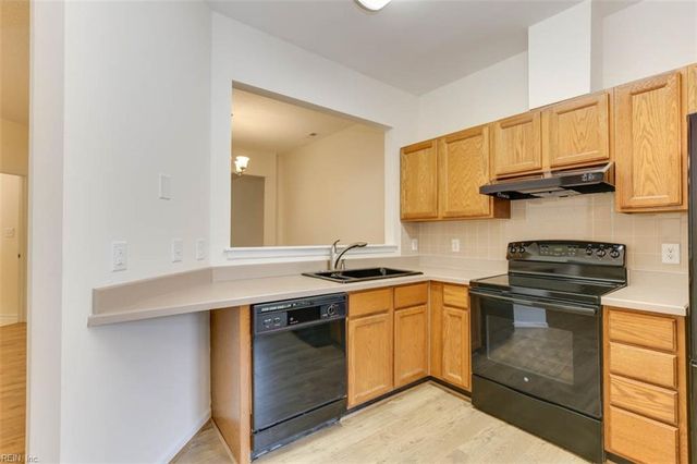 817 Oak Springs CT, Newport News, VA 23602