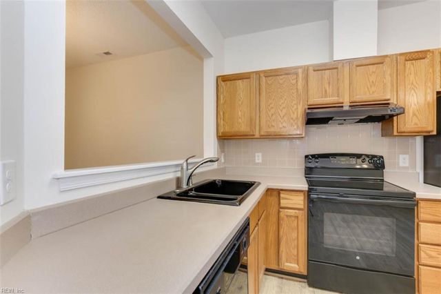 817 Oak Springs CT, Newport News, VA 23602