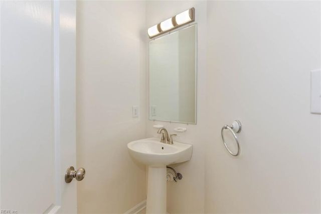 817 Oak Springs CT, Newport News, VA 23602