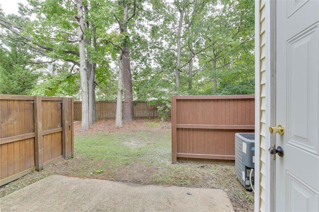 817 Oak Springs CT, Newport News, VA 23602