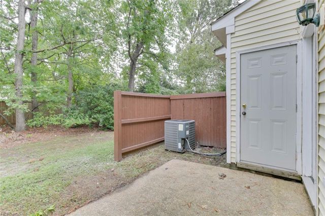 817 Oak Springs CT, Newport News, VA 23602