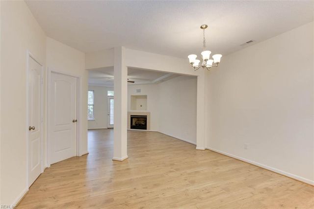 817 Oak Springs CT, Newport News, VA 23602