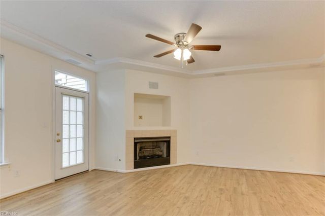 817 Oak Springs CT, Newport News, VA 23602