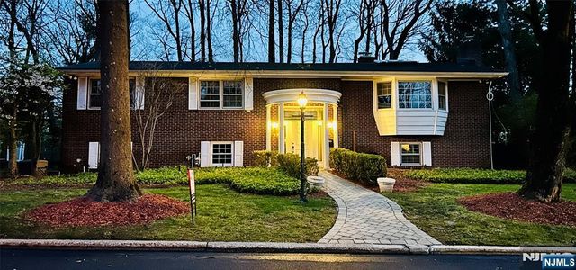 30 Reiner Place, Englewood Cliffs, NJ 07632