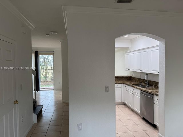 650 NW 170th Ter 650, Pembroke Pines, FL 33028