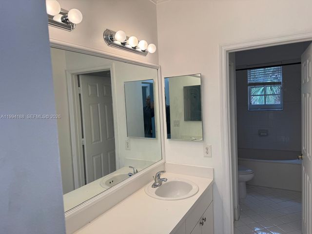 650 NW 170th Ter 650, Pembroke Pines, FL 33028