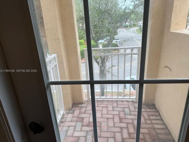 650 NW 170th Ter 650, Pembroke Pines, FL 33028