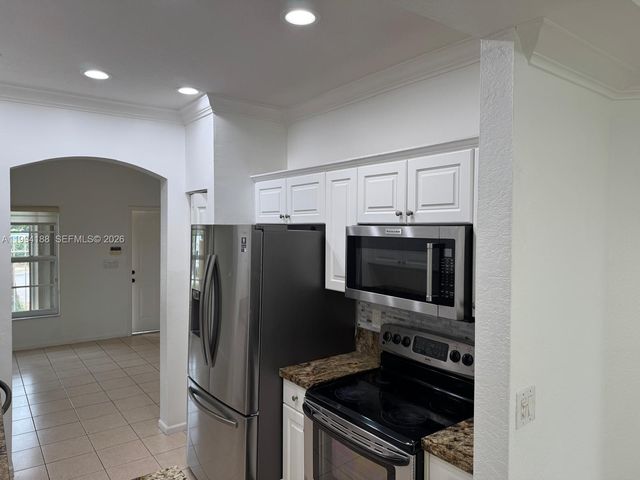 650 NW 170th Ter 650, Pembroke Pines, FL 33028