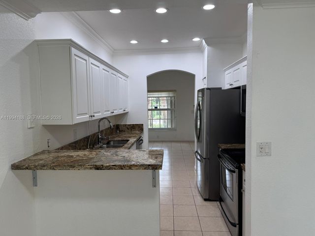 650 NW 170th Ter 650, Pembroke Pines, FL 33028