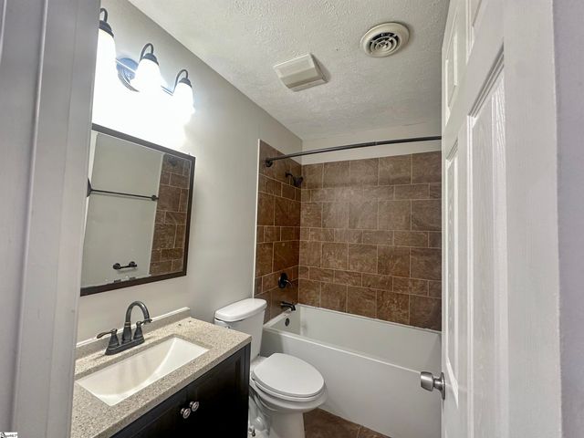 34 Charterhouse Avenue, Piedmont, SC 29673