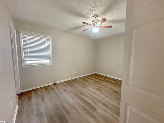 34 Charterhouse Avenue, Piedmont, SC 29673