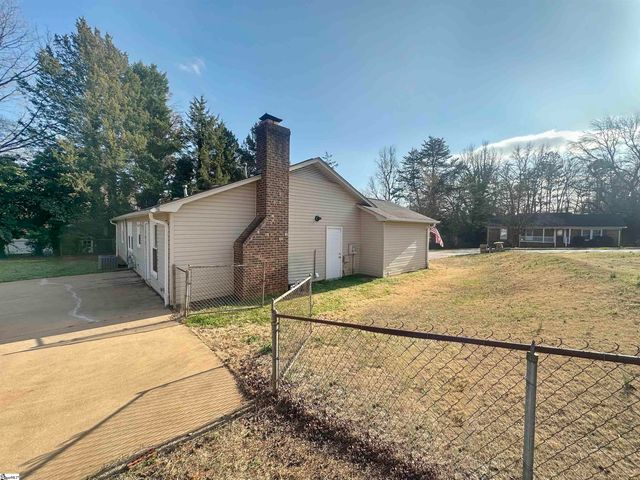 34 Charterhouse Avenue, Piedmont, SC 29673