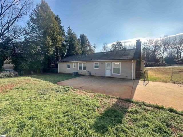 34 Charterhouse Avenue, Piedmont, SC 29673