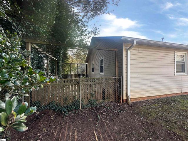 34 Charterhouse Avenue, Piedmont, SC 29673