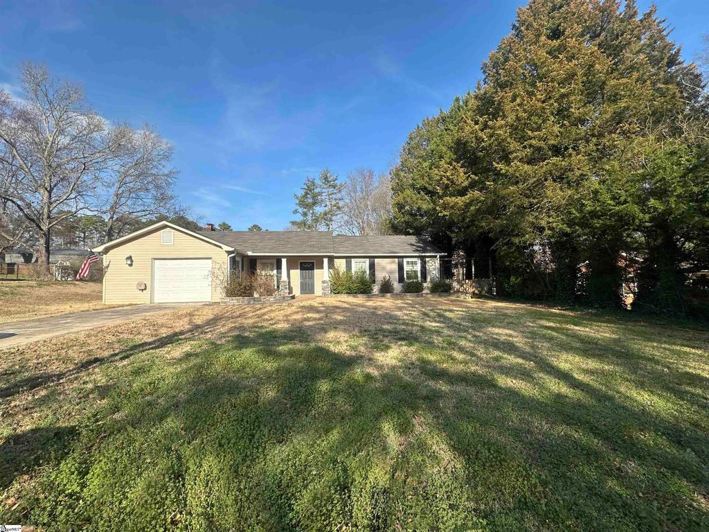 34 Charterhouse Avenue, Piedmont, SC 29673