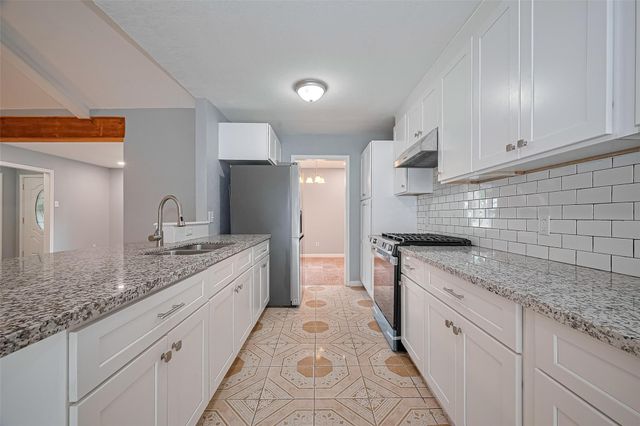 10659 Hazelhurst Drive, Houston, TX 77043