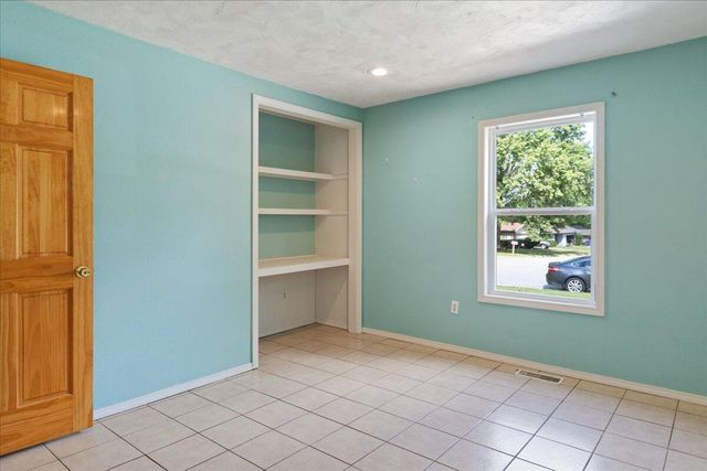 3036 West Countryside Drive, Springfield, MO 65807