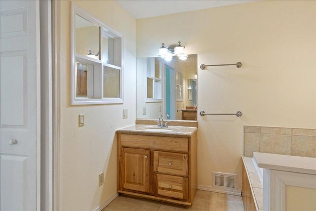 3036 West Countryside Drive, Springfield, MO 65807