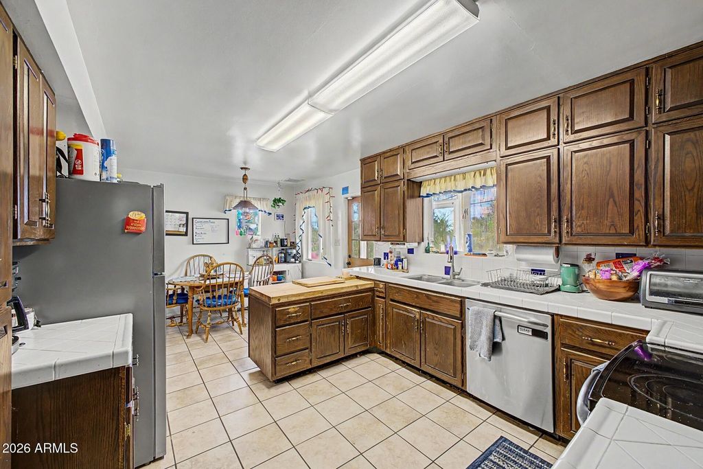 Image 13 of property listing at 1702 E Griswold Road, Phoenix, AZ 85020