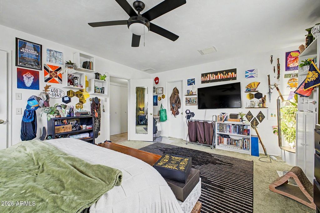 Image 16 of property listing at 1702 E Griswold Road, Phoenix, AZ 85020