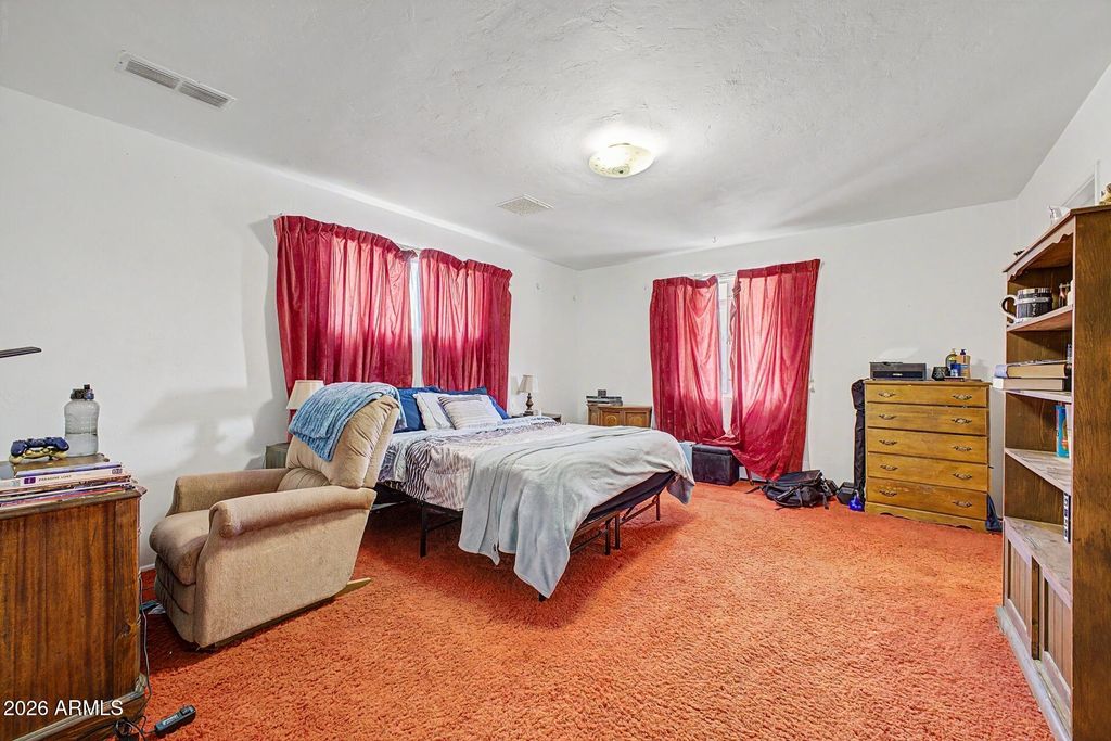 Image 18 of property listing at 1702 E Griswold Road, Phoenix, AZ 85020