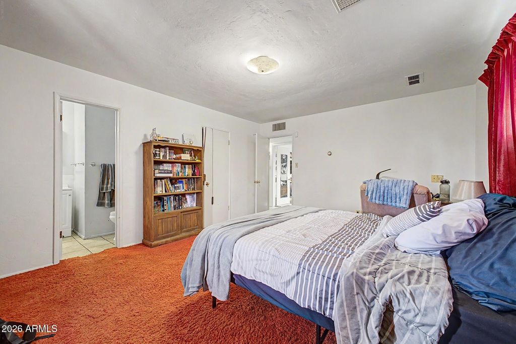 Image 19 of property listing at 1702 E Griswold Road, Phoenix, AZ 85020