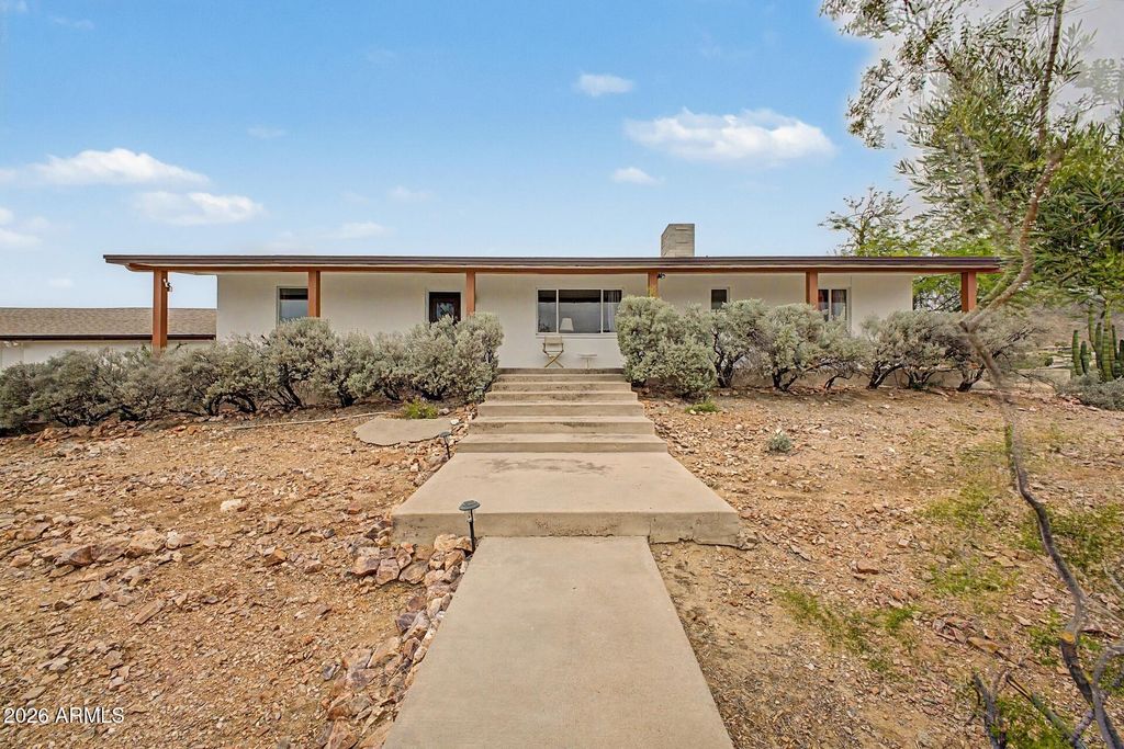 Image 2 of property listing at 1702 E Griswold Road, Phoenix, AZ 85020