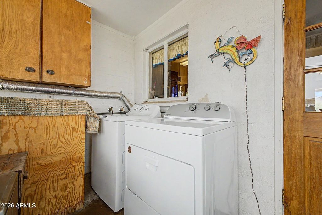 Image 24 of property listing at 1702 E Griswold Road, Phoenix, AZ 85020