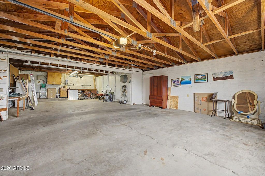 Image 25 of property listing at 1702 E Griswold Road, Phoenix, AZ 85020