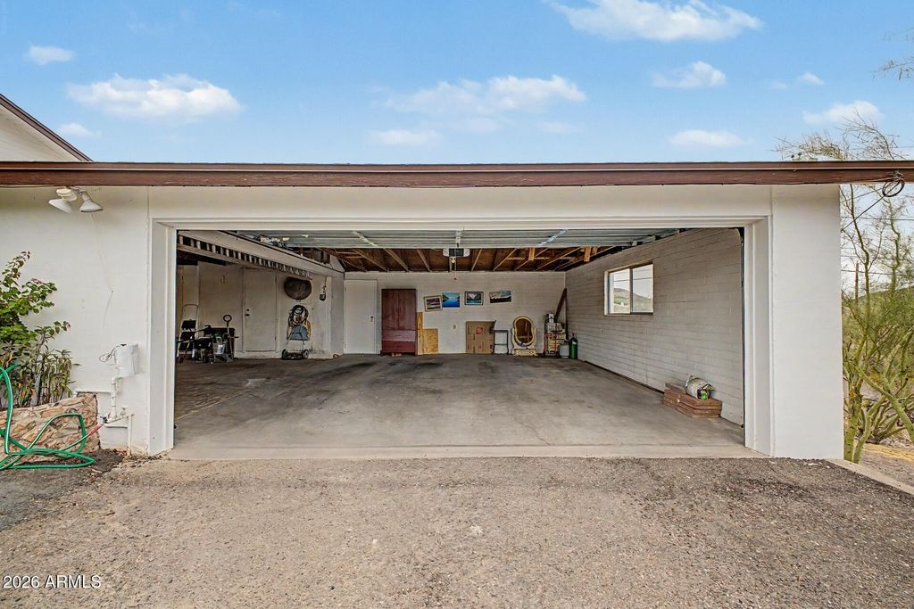 Image 28 of property listing at 1702 E Griswold Road, Phoenix, AZ 85020