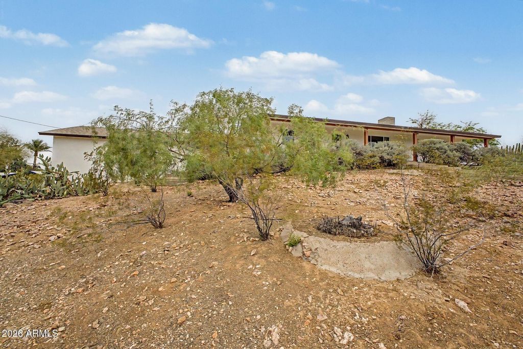 Image 3 of property listing at 1702 E Griswold Road, Phoenix, AZ 85020