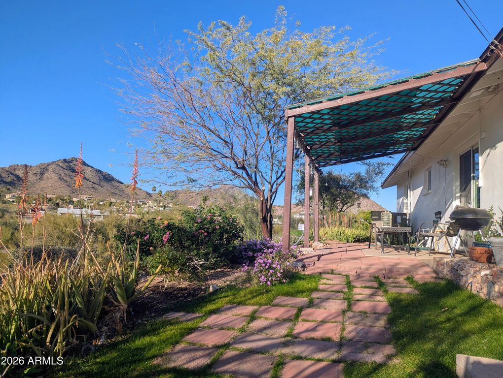 Image 31 of property listing at 1702 E Griswold Road, Phoenix, AZ 85020