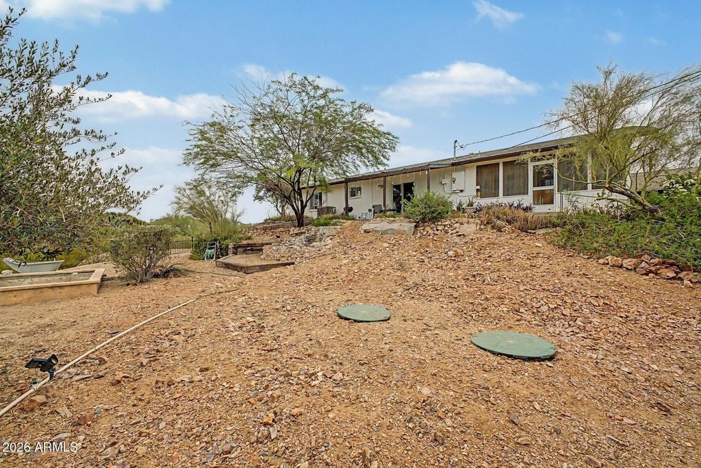 Image 35 of property listing at 1702 E Griswold Road, Phoenix, AZ 85020