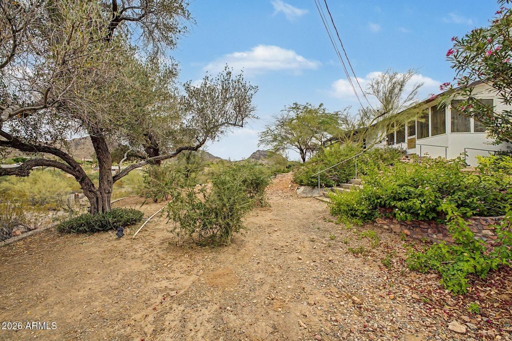 Image 36 of property listing at 1702 E Griswold Road, Phoenix, AZ 85020