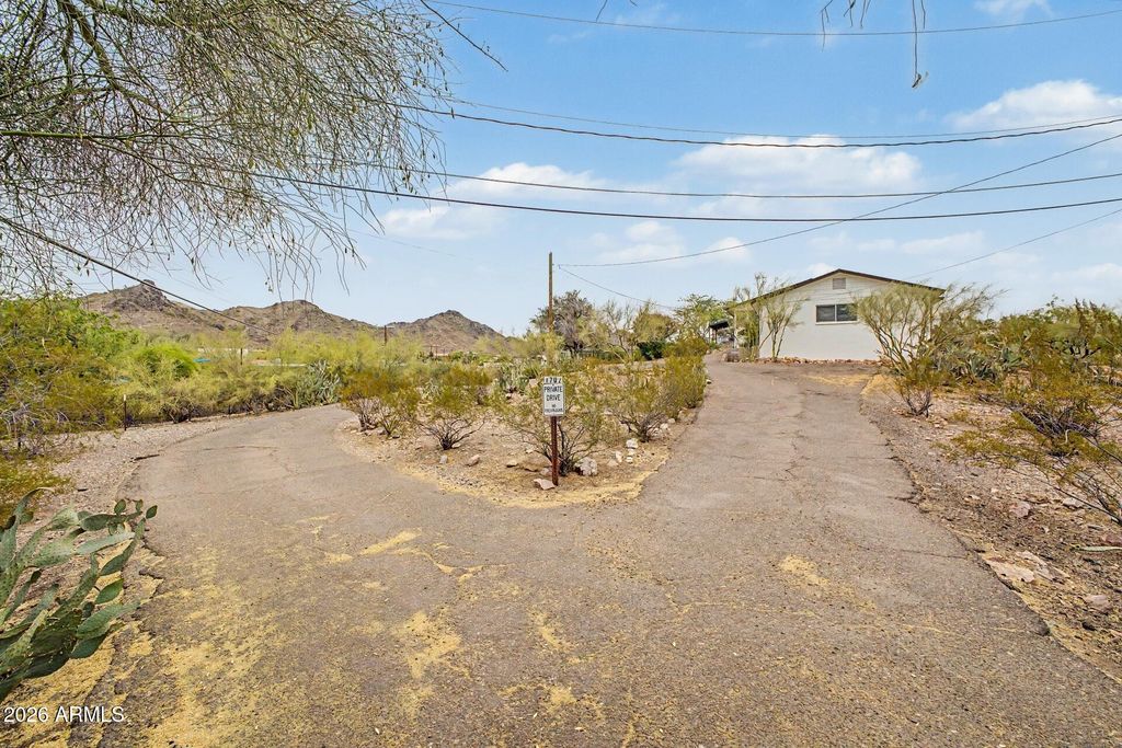 Image 38 of property listing at 1702 E Griswold Road, Phoenix, AZ 85020