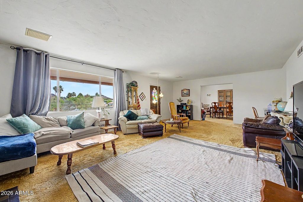 Image 8 of property listing at 1702 E Griswold Road, Phoenix, AZ 85020