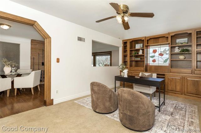 2135 Vinsetta Boulevard, Royal Oak, MI 48073