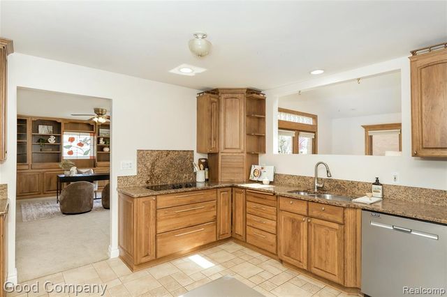 2135 Vinsetta Boulevard, Royal Oak, MI 48073