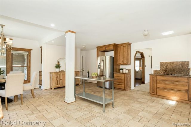 2135 Vinsetta Boulevard, Royal Oak, MI 48073