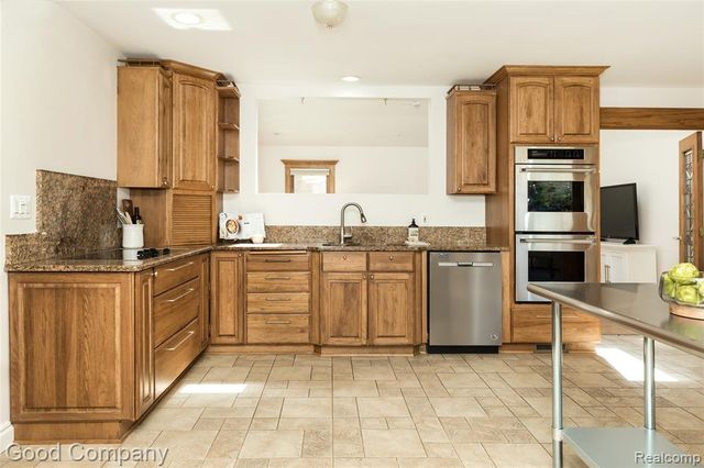 2135 Vinsetta Boulevard, Royal Oak, MI 48073