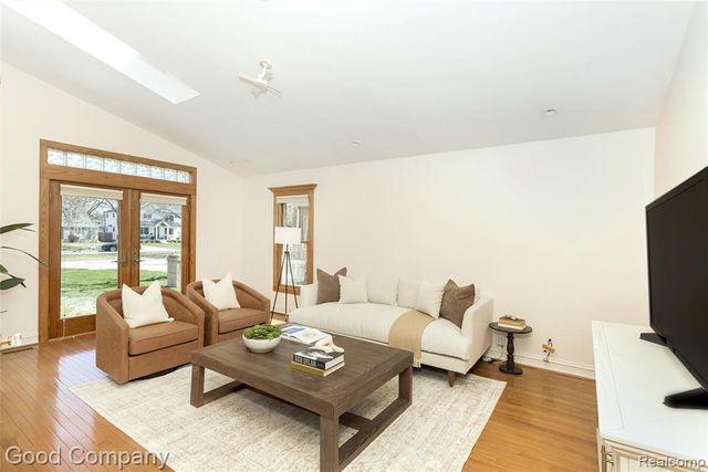 2135 Vinsetta Boulevard, Royal Oak, MI 48073