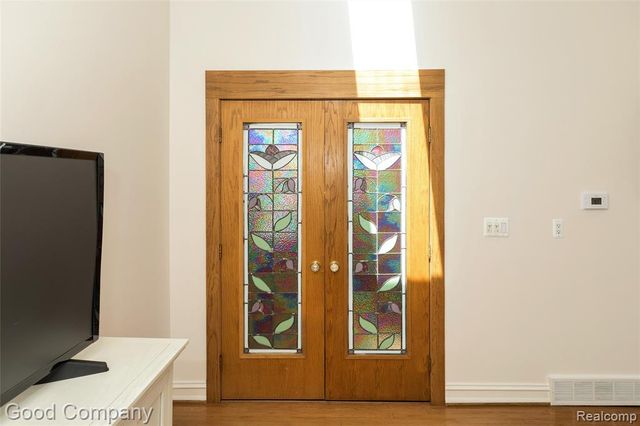 2135 Vinsetta Boulevard, Royal Oak, MI 48073