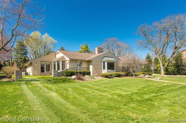 2135 Vinsetta Boulevard, Royal Oak, MI 48073