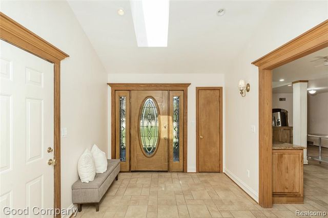 2135 Vinsetta Boulevard, Royal Oak, MI 48073