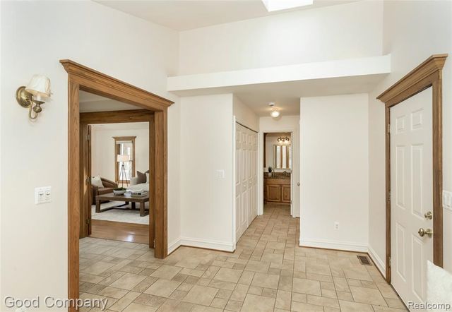 2135 Vinsetta Boulevard, Royal Oak, MI 48073