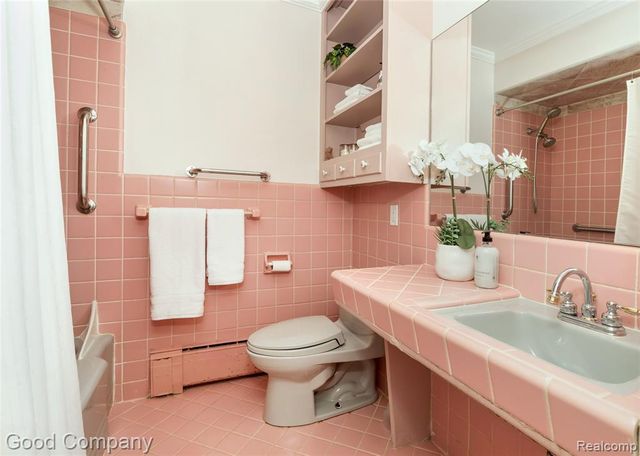 2135 Vinsetta Boulevard, Royal Oak, MI 48073