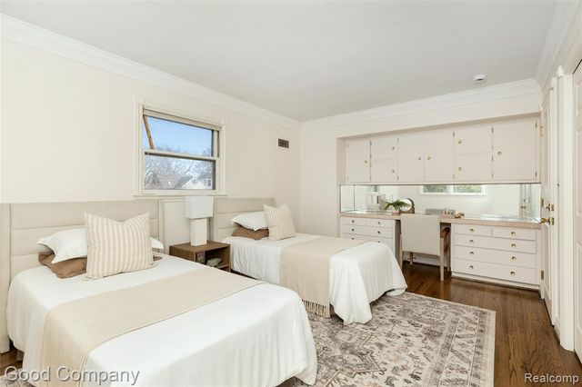 2135 Vinsetta Boulevard, Royal Oak, MI 48073