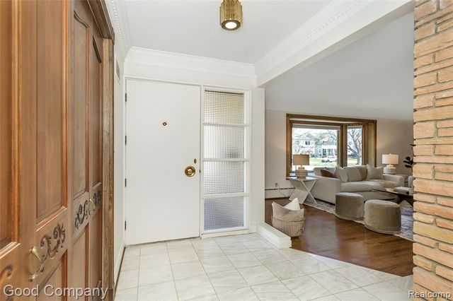 2135 Vinsetta Boulevard, Royal Oak, MI 48073