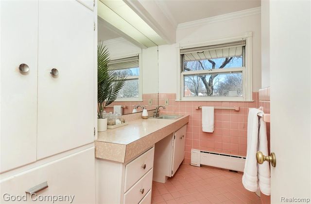 2135 Vinsetta Boulevard, Royal Oak, MI 48073